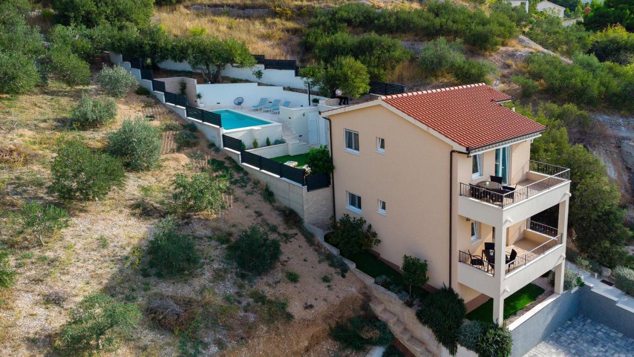 Villa Vruja 皮萨克 外观 照片
